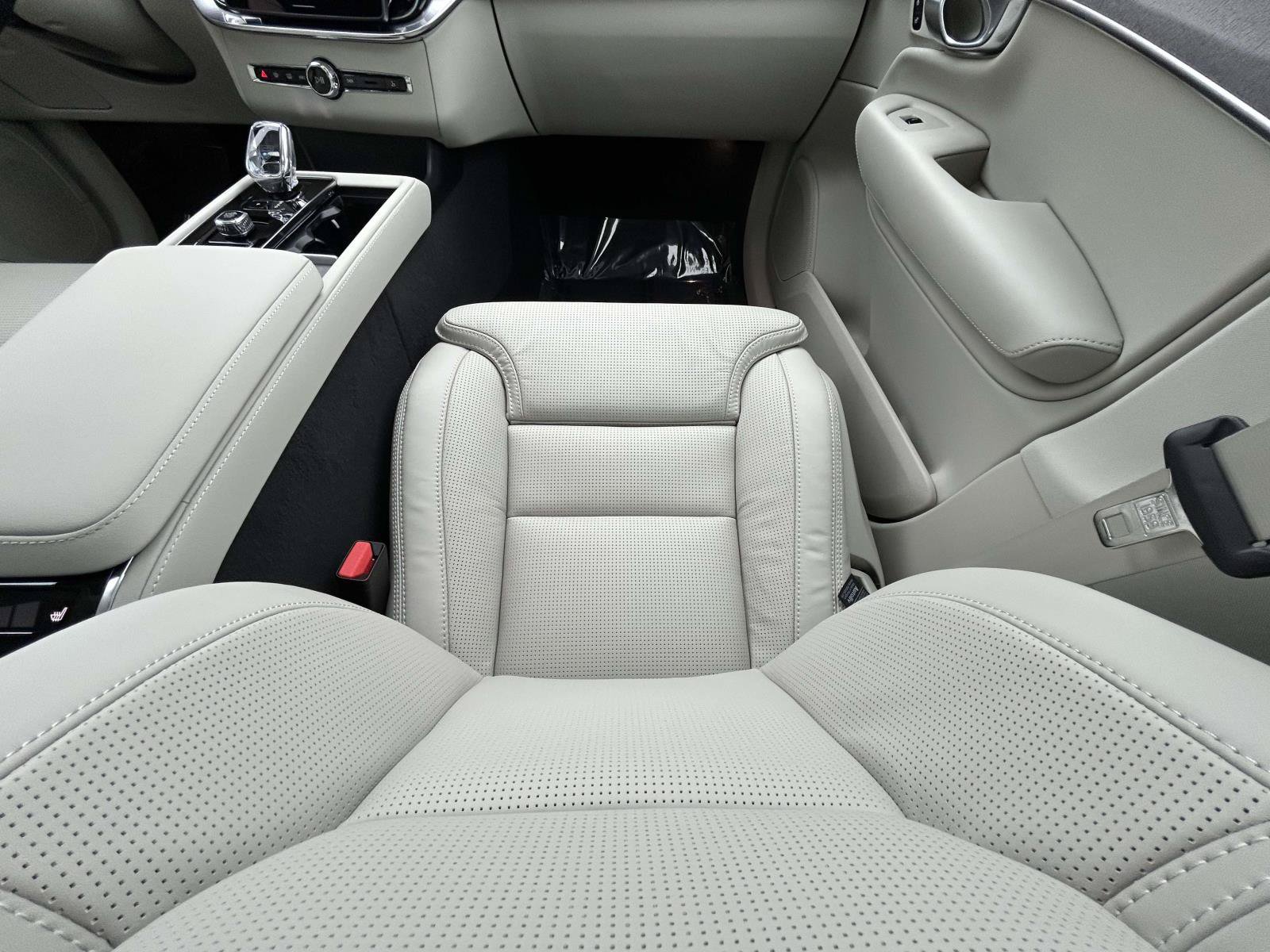 New 2026 Volvo XC90 B6 Ultra w/ Protection Package AWD/4WD image 15