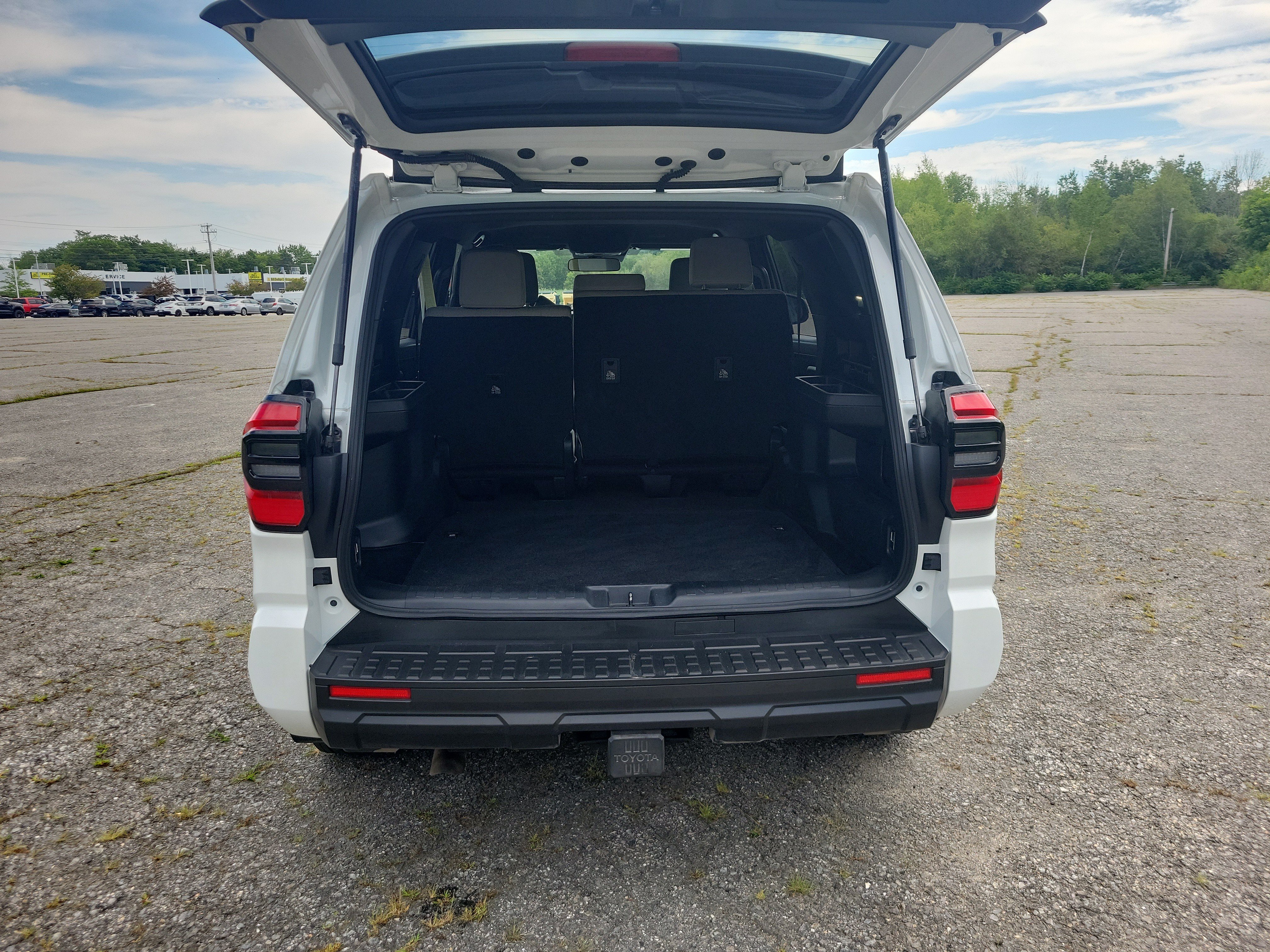 Used 2025 Toyota 4Runner SR5 AWD/4WD image 17