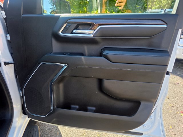 Used 2023 Chevrolet Silverado 1500 LT AWD/4WD image 9