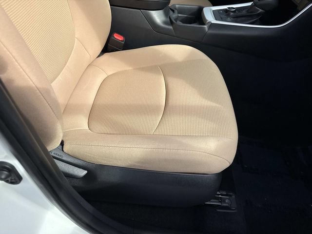 Used 2021 Toyota RAV4 LE image 10