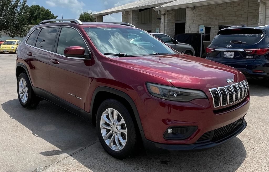 Used 2019 Jeep Cherokee Latitude w/ Popular Appearance Group FWD image 2