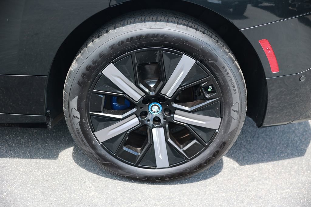 Used 2024 BMW iX xDrive50 w/ Sport Package AWD/4WD image 10