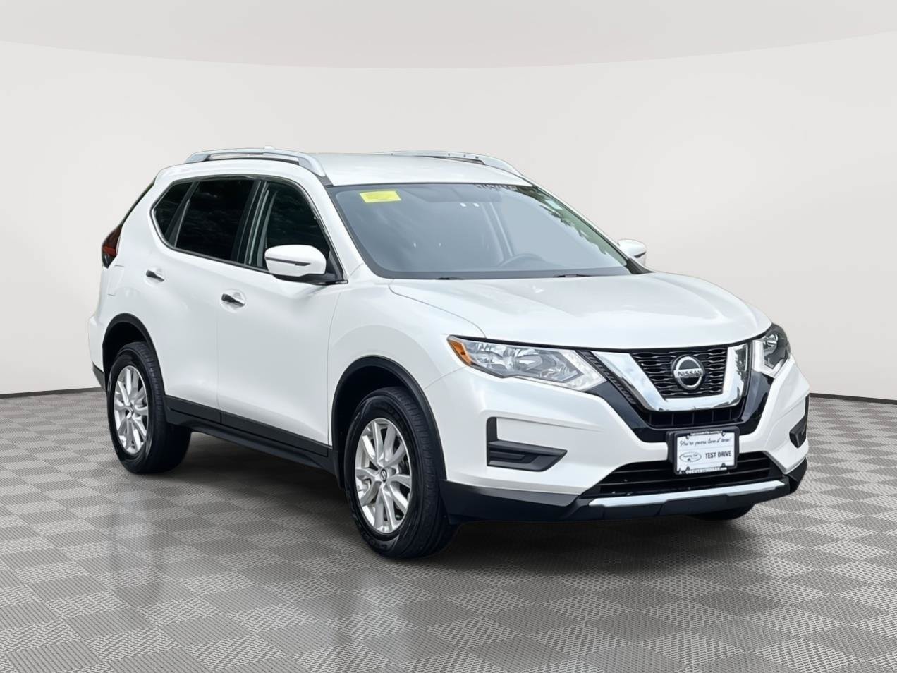 Used 2018 Nissan Rogue SV AWD/4WD image 2