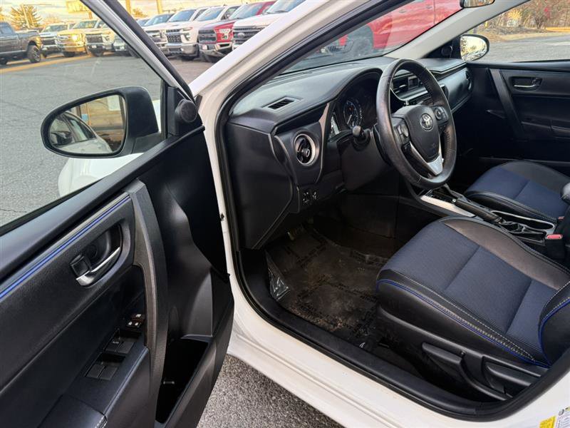 Used 2017 Toyota Corolla SE image 25