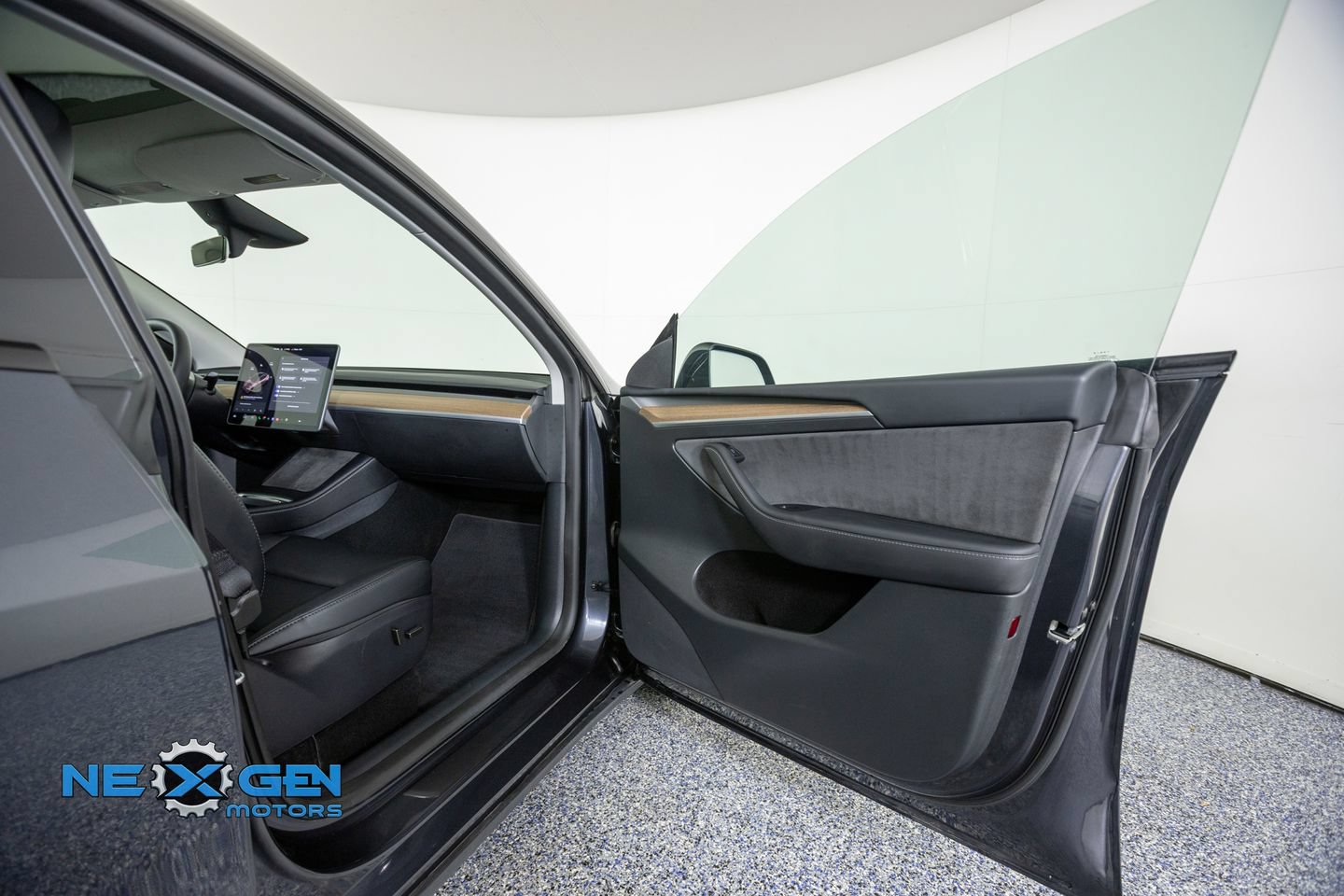Used 2025 Tesla Model Y Performance AWD/4WD image 39