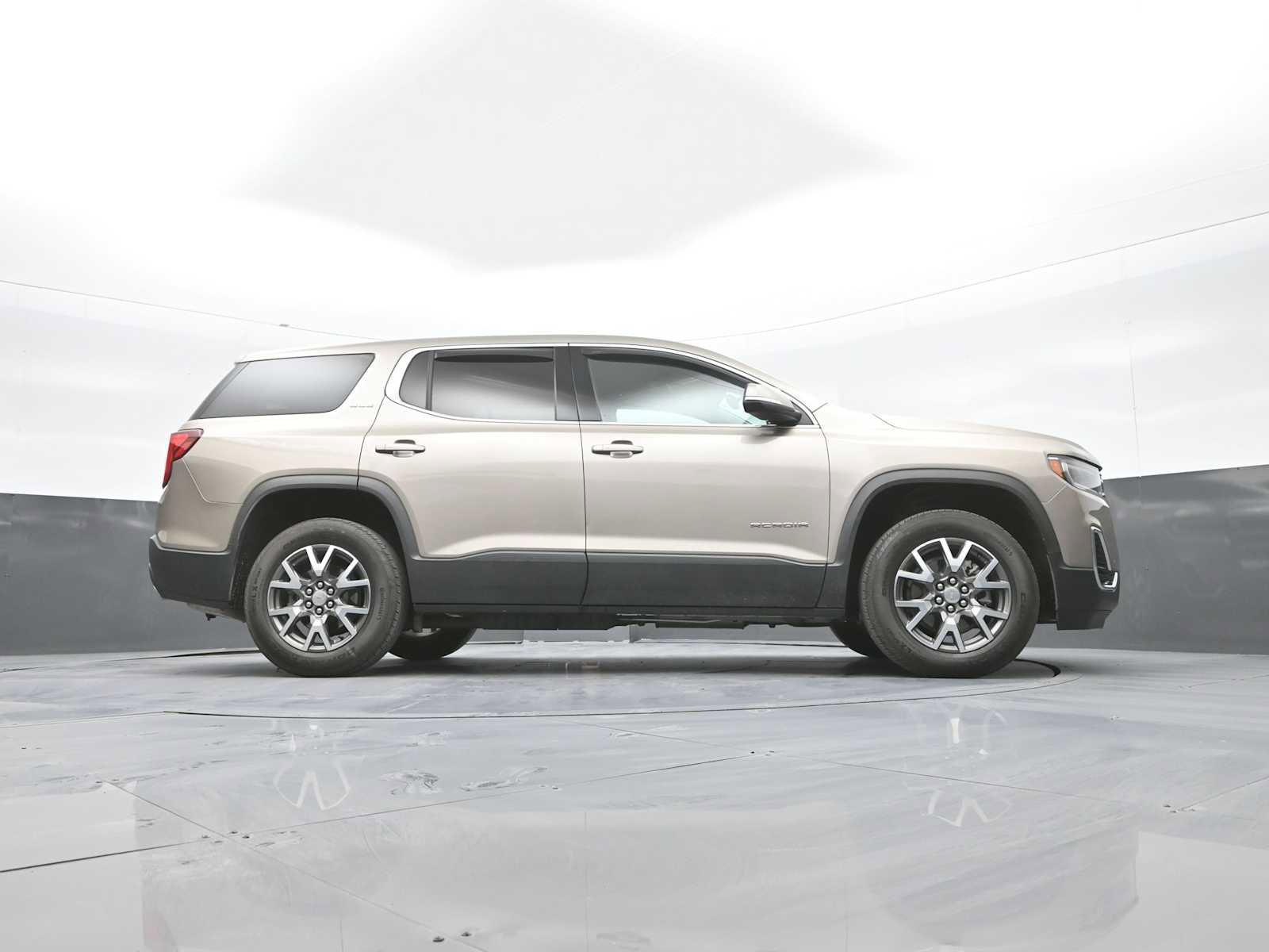 Used 2023 GMC Acadia SLE image 42