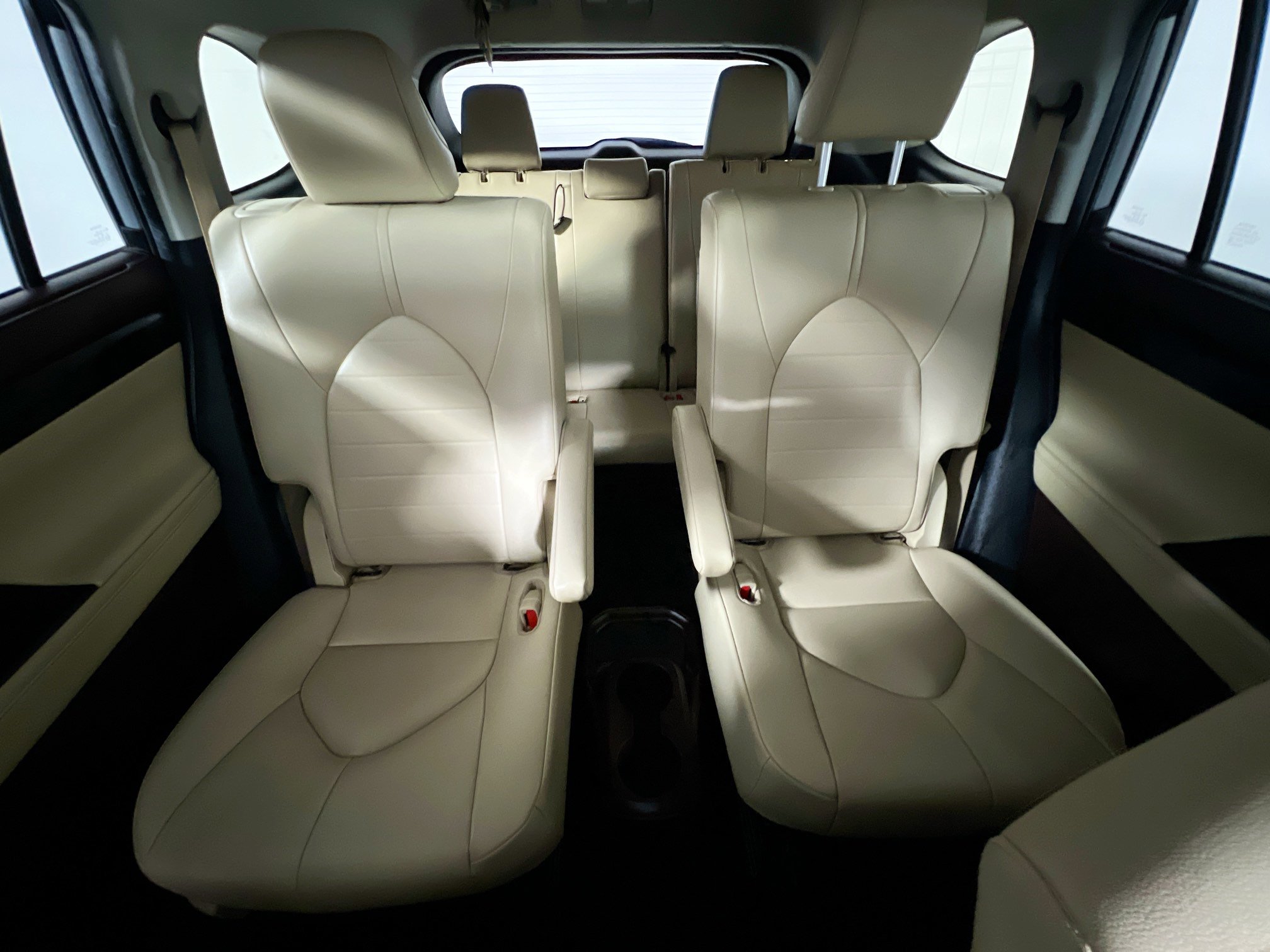 Used 2020 Toyota Highlander XLE image 33