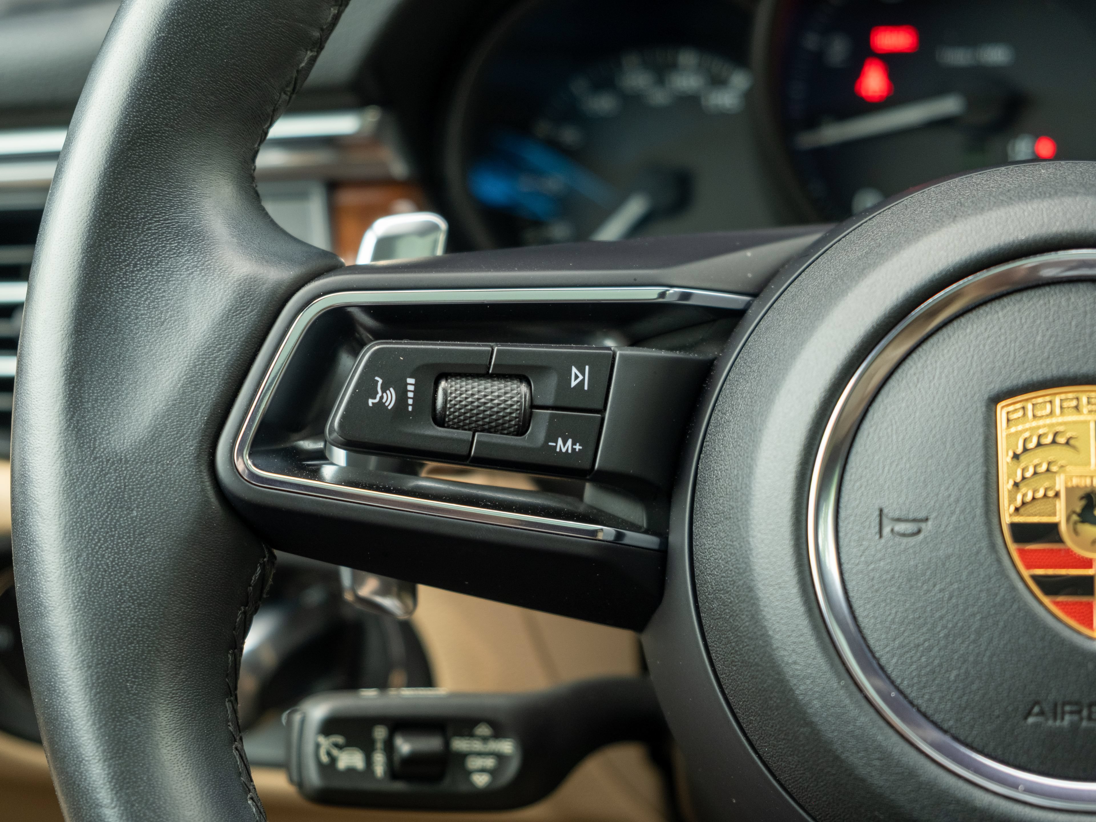 Certified 2023 Porsche Macan AWD/4WD image 23