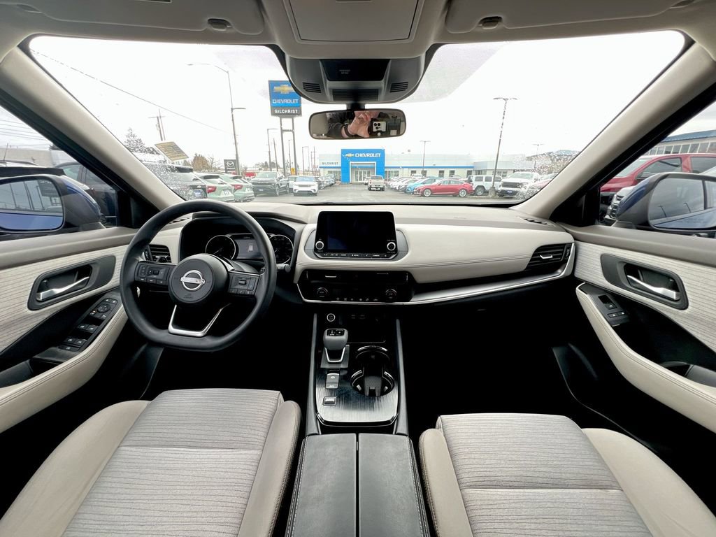 Used 2023 Nissan Rogue SV image 18