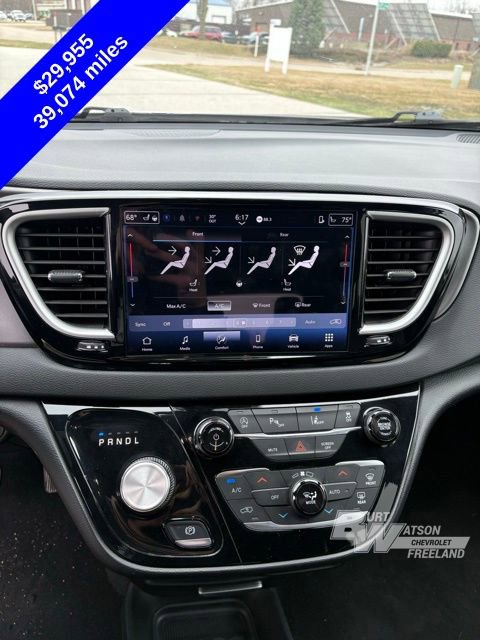 Used 2025 Chrysler Pacifica Select image 19