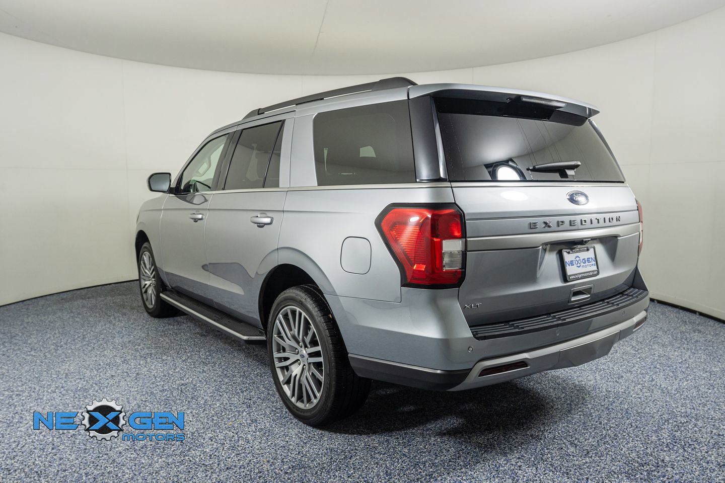 Used 2024 Ford Expedition XLT image 5