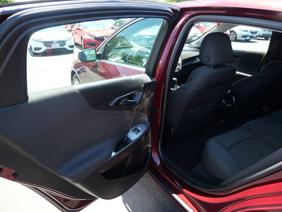 Used 2016 Chevrolet Malibu LT w/ Driver Confidence Package FWD image 28