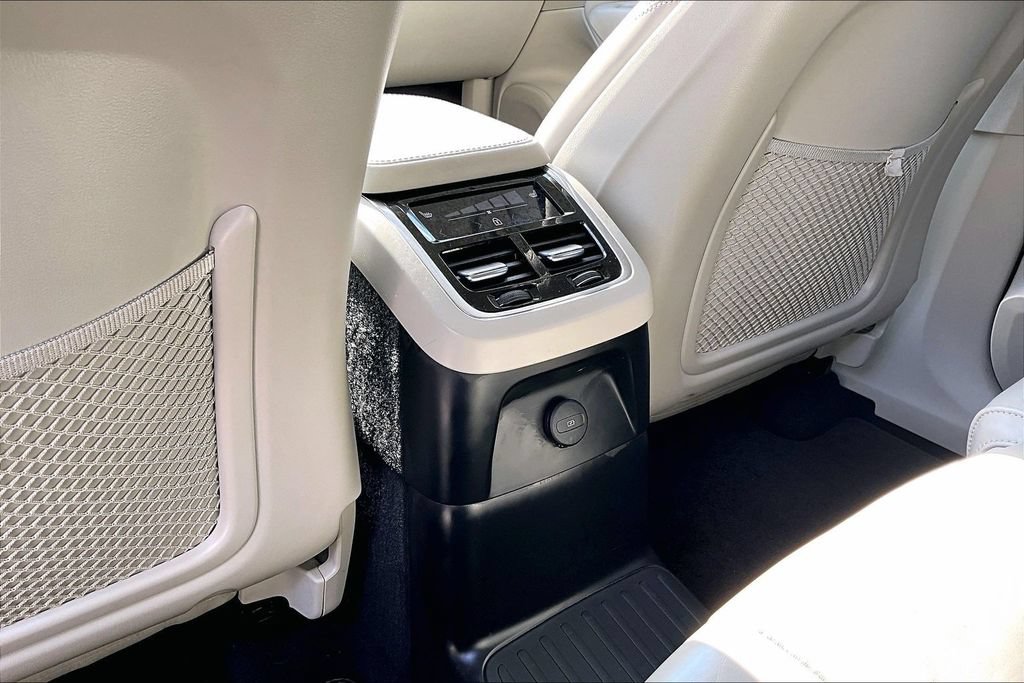 Certified 2023 Volvo XC90 T8 Ultimate AWD/4WD image 31