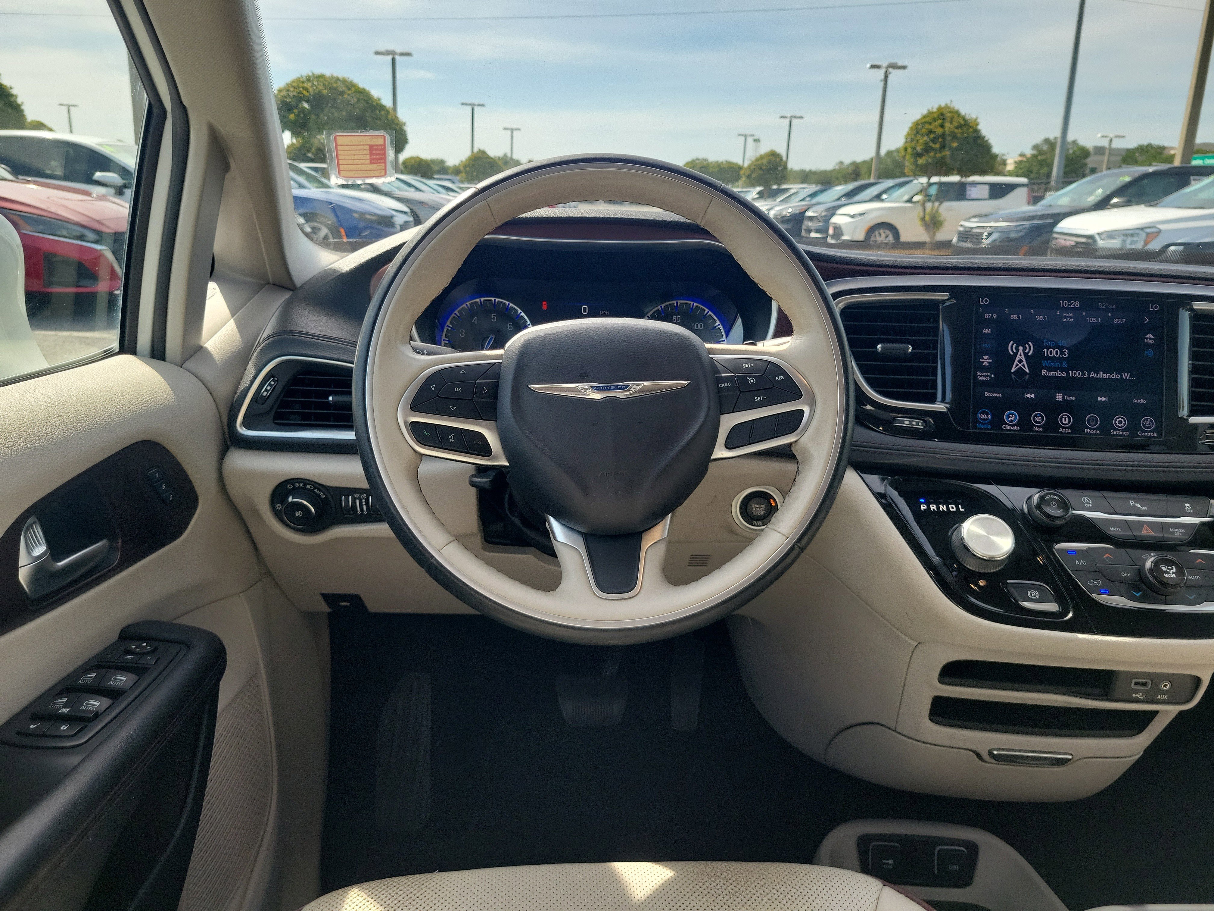 Used 2020 Chrysler Pacifica Limited FWD image 15