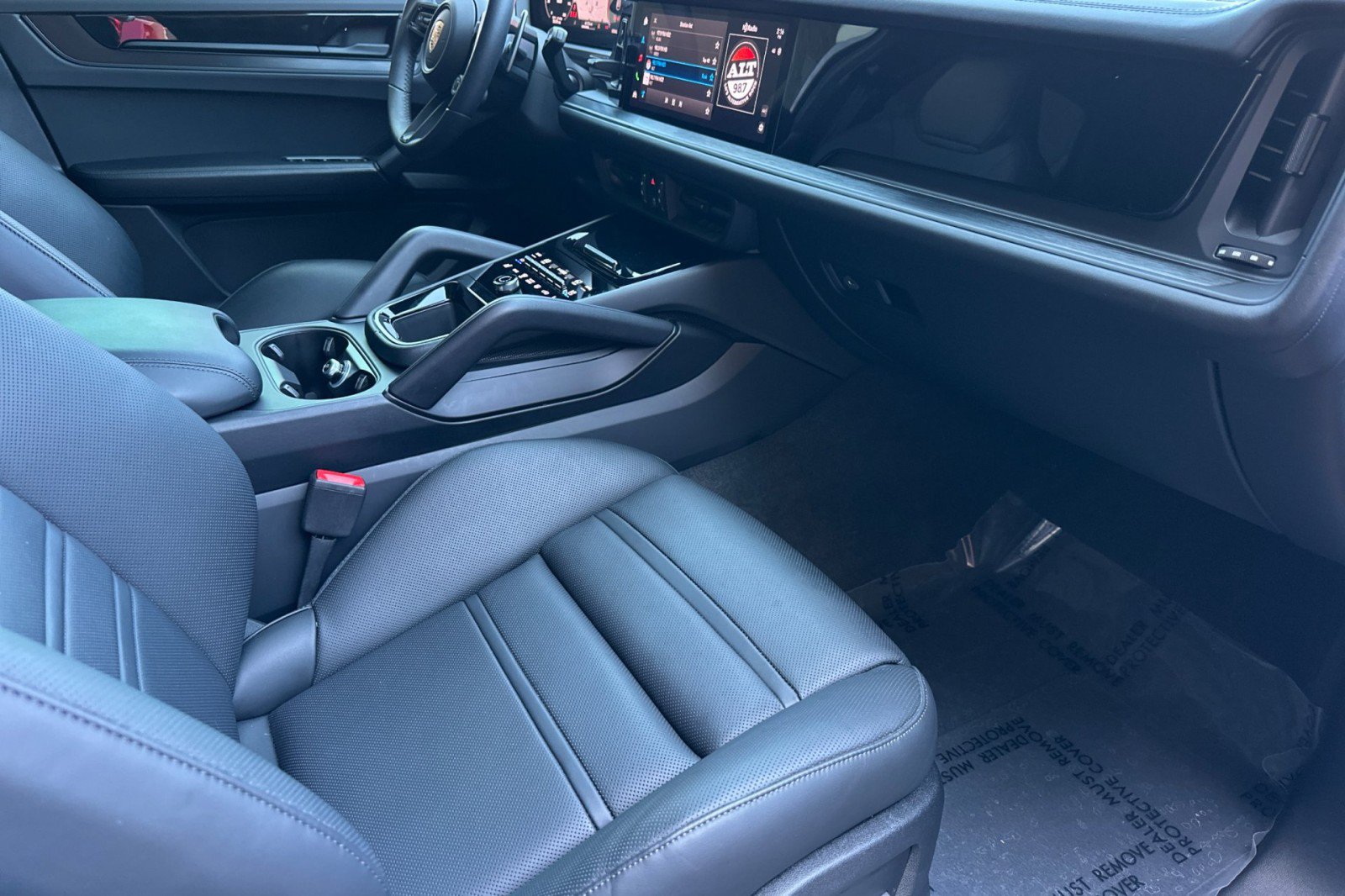 Certified 2025 Porsche Cayenne GTS AWD/4WD image 16