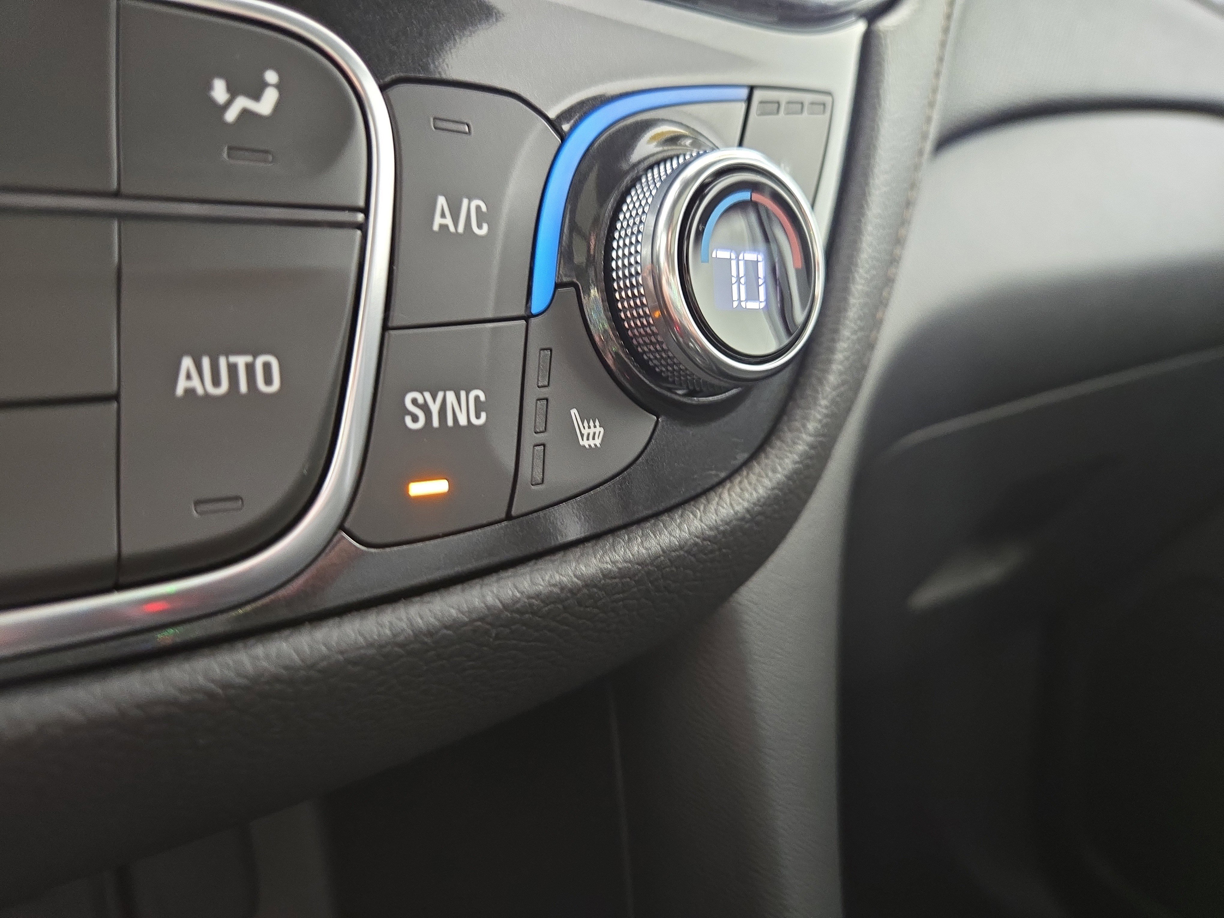 Used 2023 Chevrolet Equinox Premier image 28