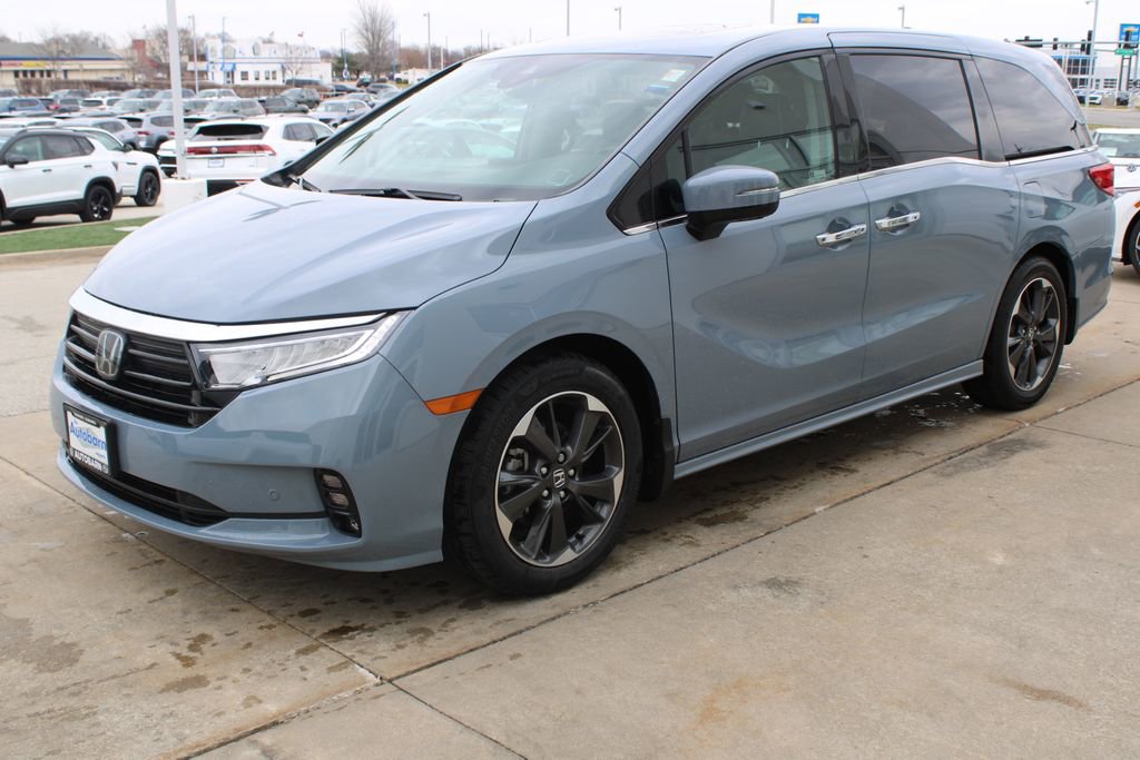 Used 2024 Honda Odyssey Elite image 3