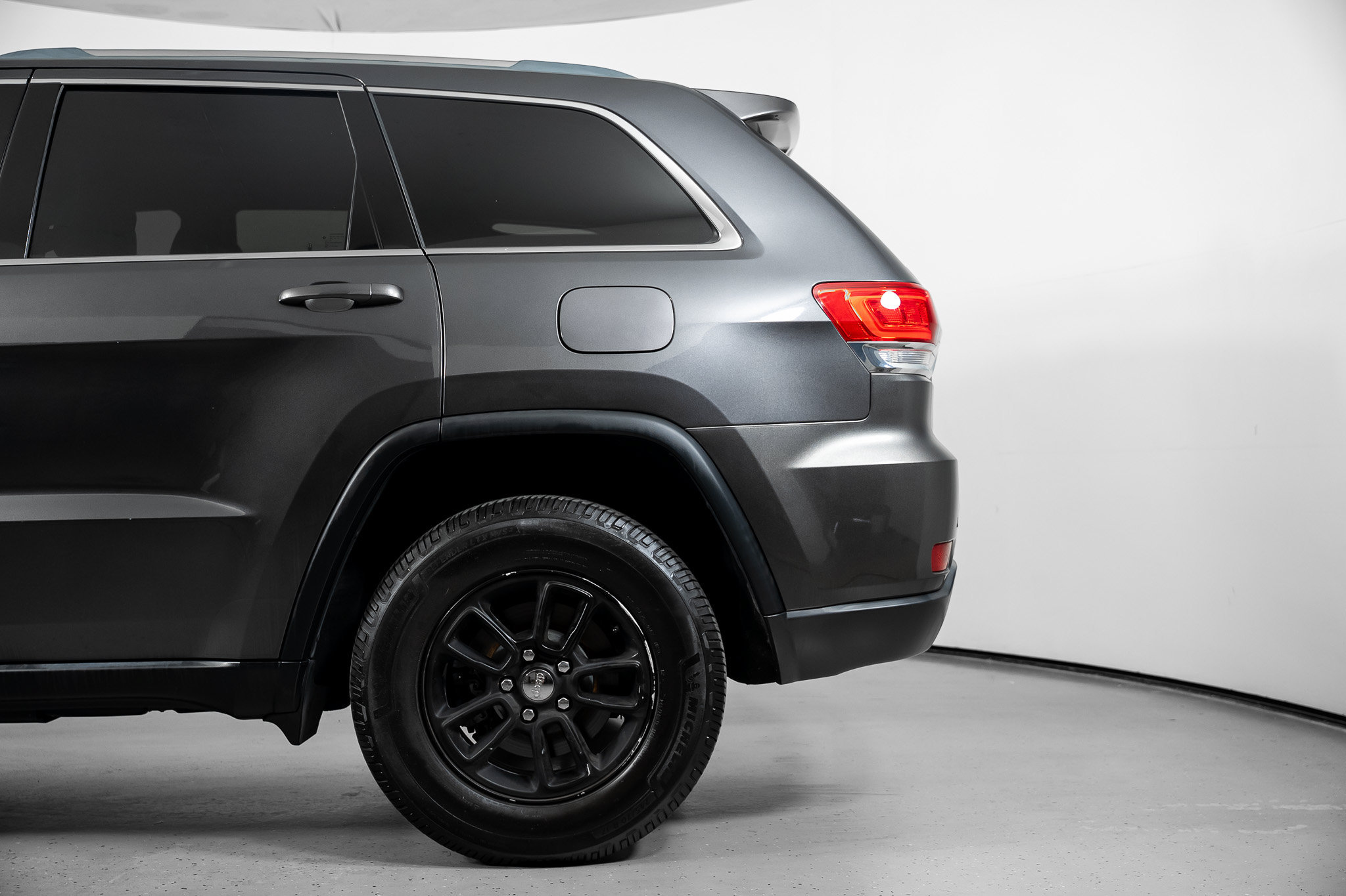 Used 2018 Jeep Grand Cherokee Laredo RWD image 15