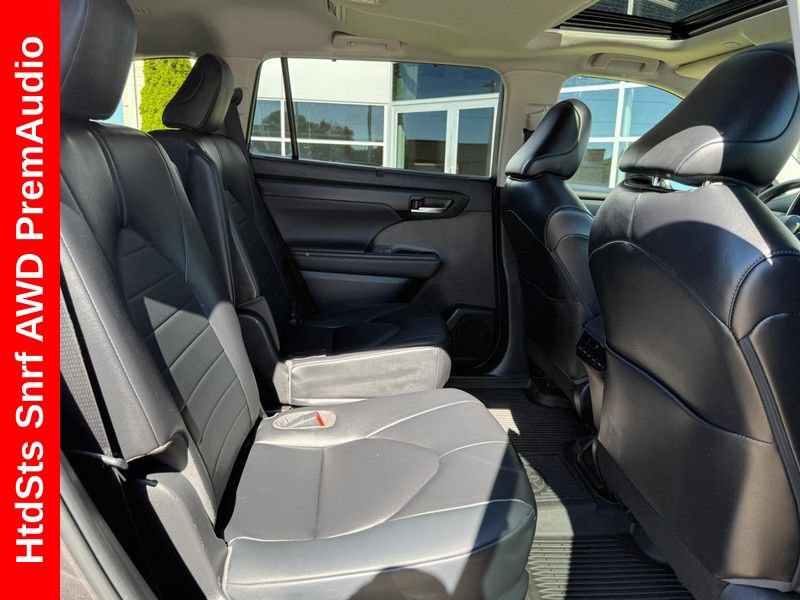 Used 2023 Toyota Highlander XLE AWD/4WD image 13