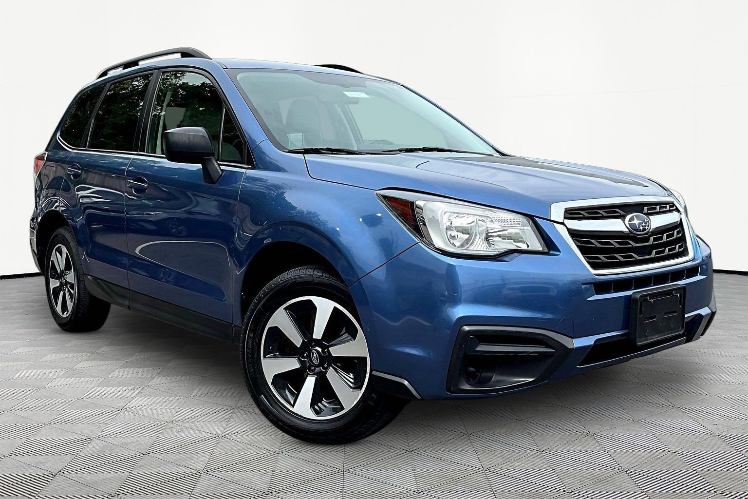 Used 2018 Subaru Forester 2.5i w/ Alloy Wheel Package AWD/4WD image 3