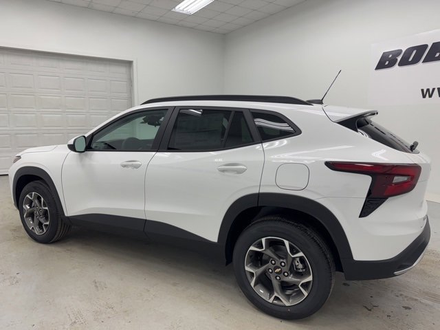 New 2026 Chevrolet Trax LT w/ Driver Confidence Package image 7