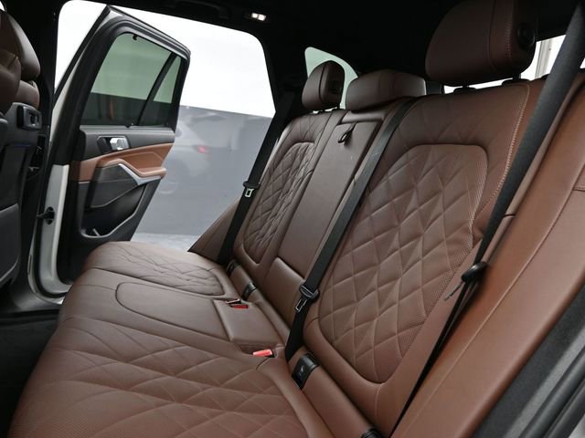 Used 2023 BMW X5 xDrive40i w/ Executive Package image 18
