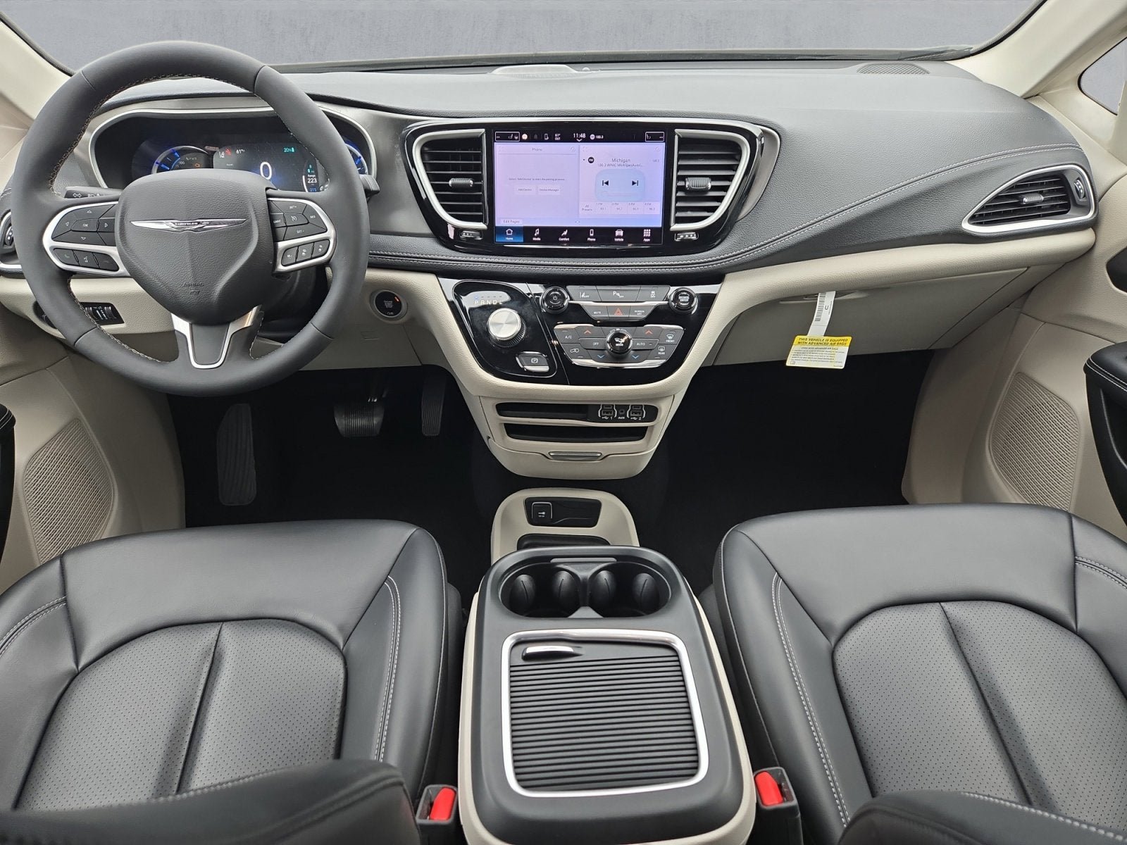 Used 2023 Chrysler Pacifica Touring-L FWD image 9