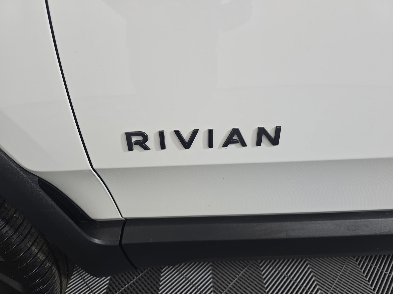 Used 2025 Rivian R1S Adventure AWD/4WD image 37