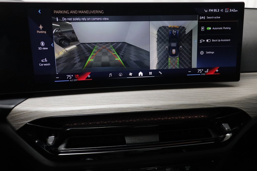 Certified 2025 BMW 330i xDrive Sedan image 10