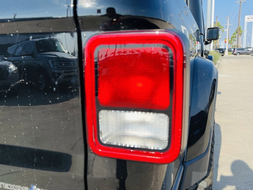 Used 2023 Jeep Gladiator Sport image 9