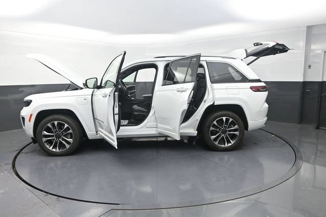 Used 2023 Jeep Grand Cherokee Overland AWD/4WD image 34