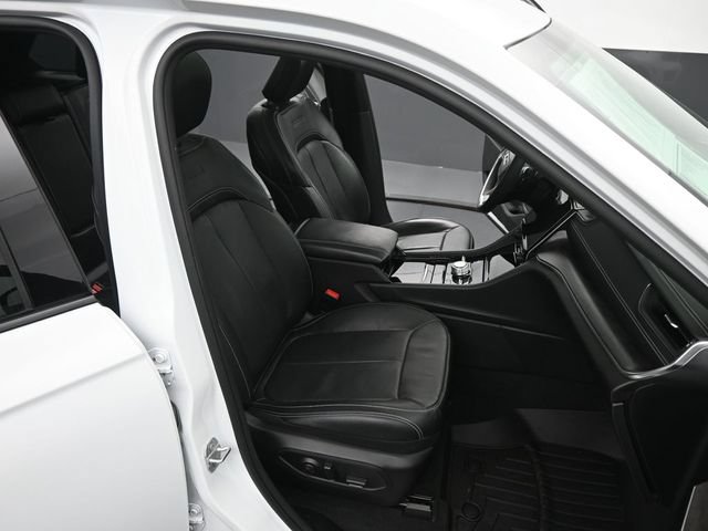 Used 2023 Jeep Grand Cherokee Overland AWD/4WD image 19