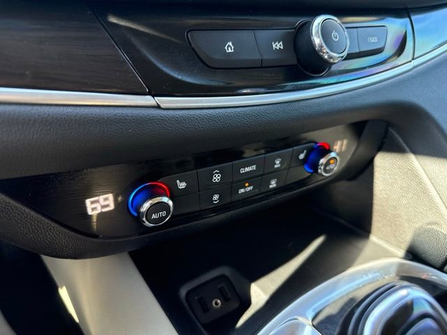 Used 2019 Buick Enclave Essence image 31