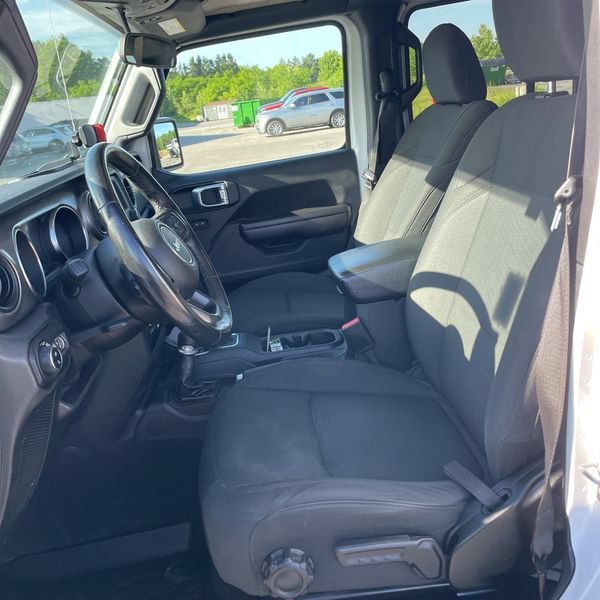 Used 2021 Jeep Gladiator Overland AWD/4WD image 9