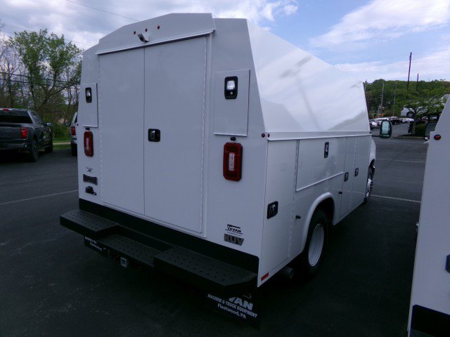 New 2027 Ford E-350 and Econoline 350 Super Duty w/ Power Equipment Group RWD image 5