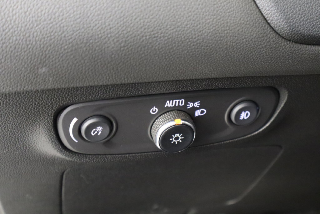 Used 2022 Buick Encore GX Essence w/ Experience Buick Package FWD image 23