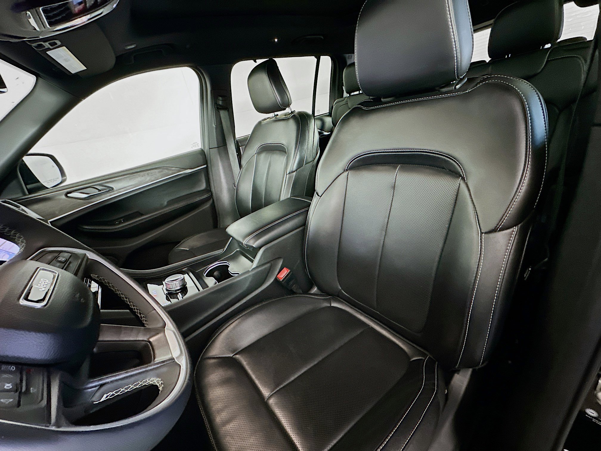 Used 2024 Jeep Grand Cherokee L Limited w/ Luxury Tech Group II image 13