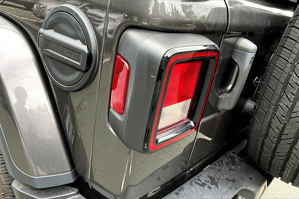 Used 2023 Jeep Wrangler Sahara image 22