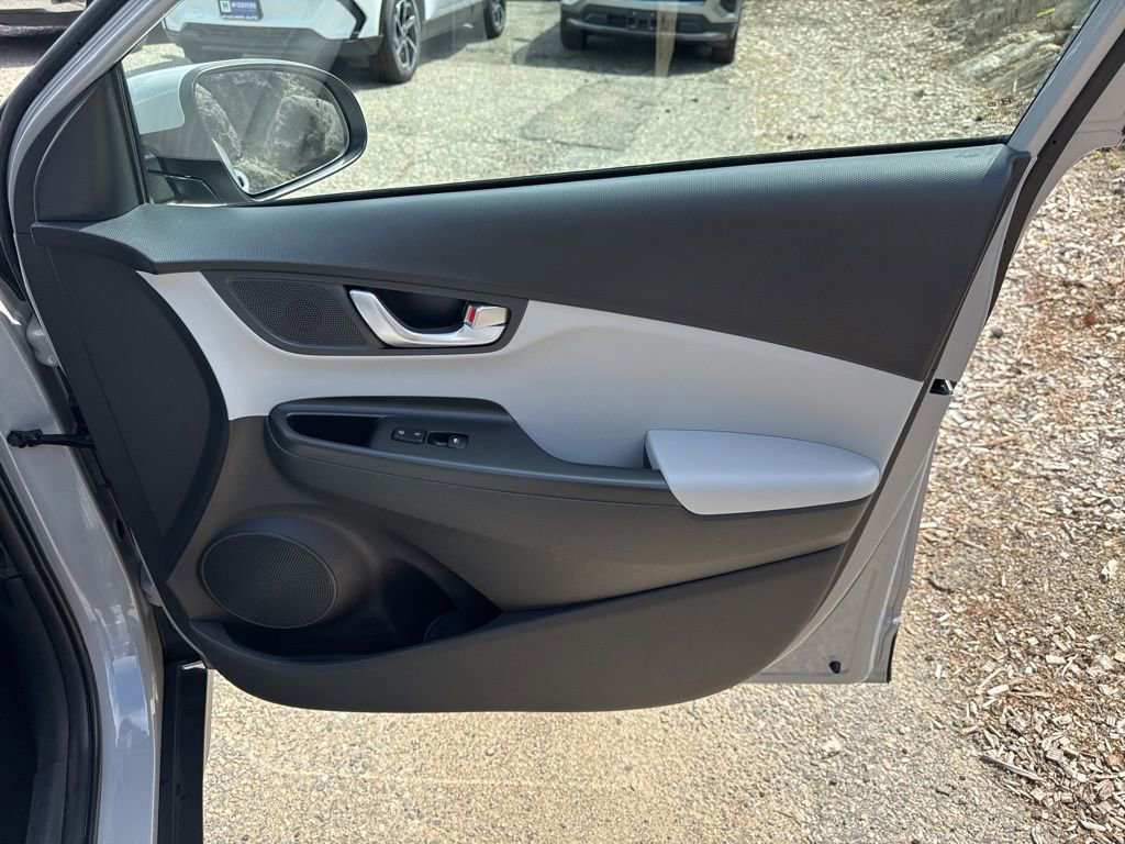 Used 2023 Hyundai Kona SEL w/ Convenience Package image 17
