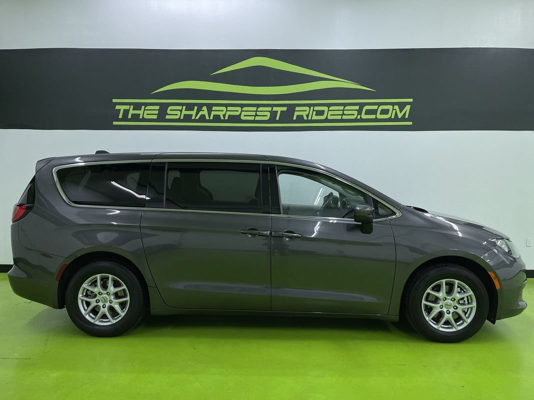 Used 2023 Chrysler Voyager LX FWD image 11