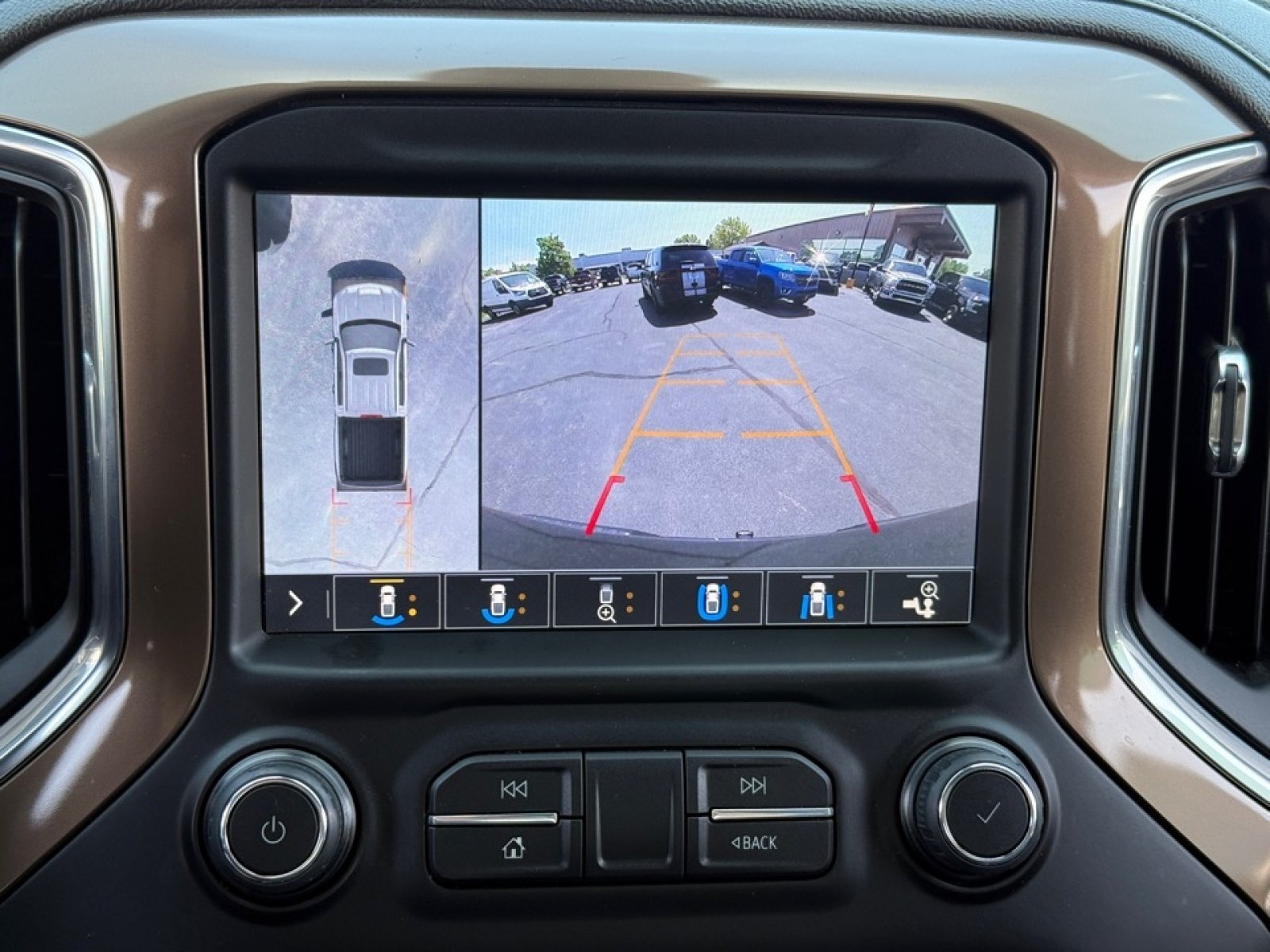 Used 2019 Chevrolet Silverado 1500 High Country w/ Technology Package AWD/4WD image 14