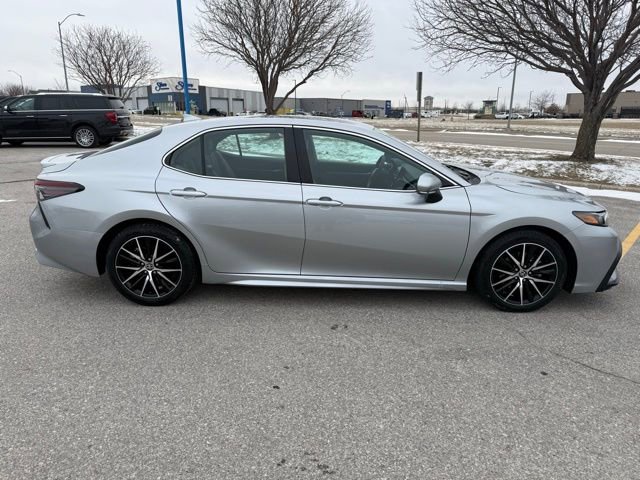 Used 2024 Toyota Camry SE video 3