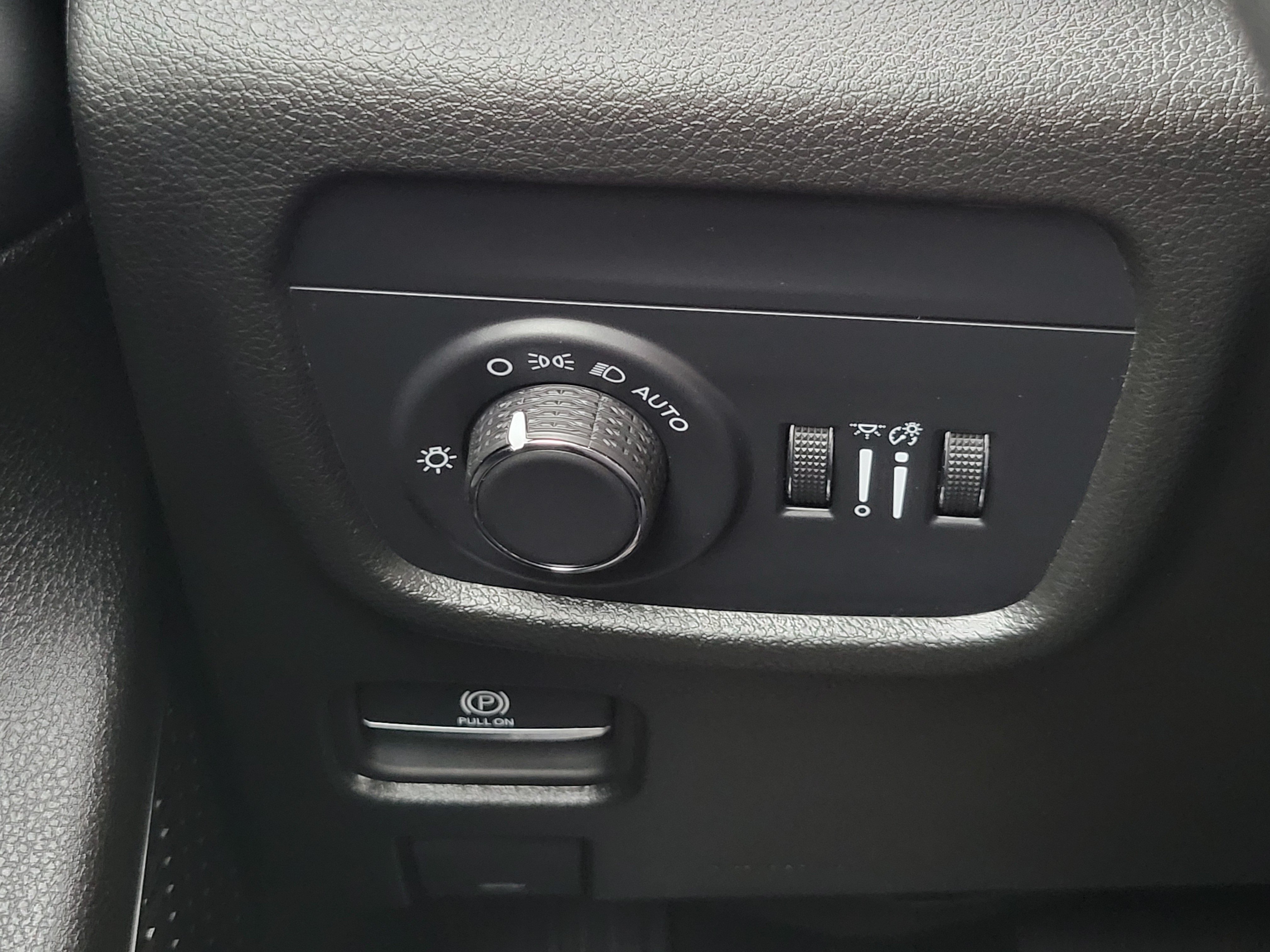 Used 2024 Jeep Grand Cherokee Altitude AWD/4WD image 11