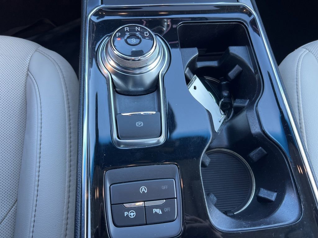 Used 2019 Ford Edge Titanium w/ Equipment Group 301A image 18