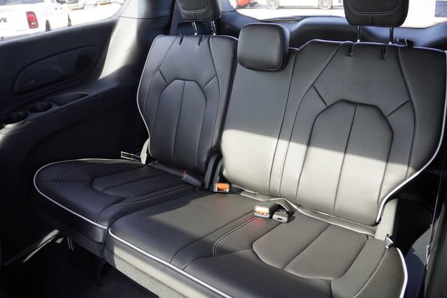 New 2026 Chrysler Pacifica Limited w/ S Appearance Package image 13