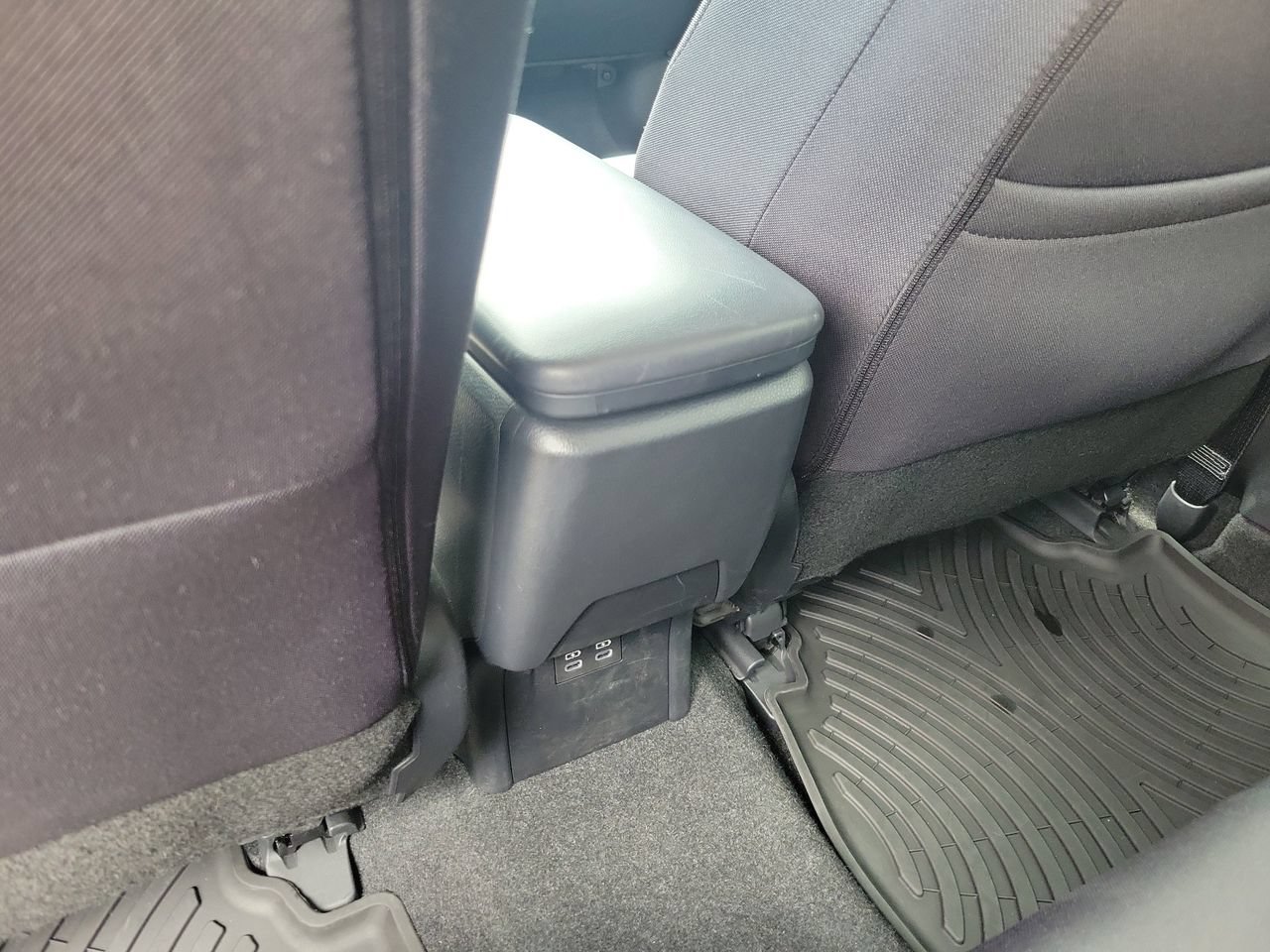 Used 2024 Toyota Prius LE FWD image 11