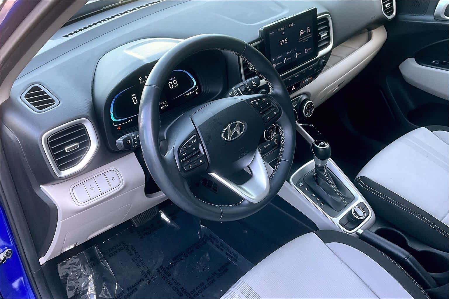Used 2024 Hyundai Venue SEL FWD image 18