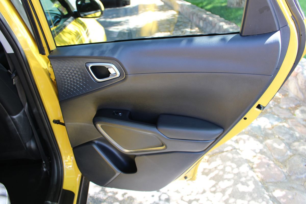 Used 2020 Kia Soul S FWD image 13