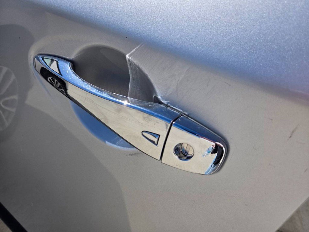 Used 2013 Nissan Pathfinder SV AWD/4WD image 10