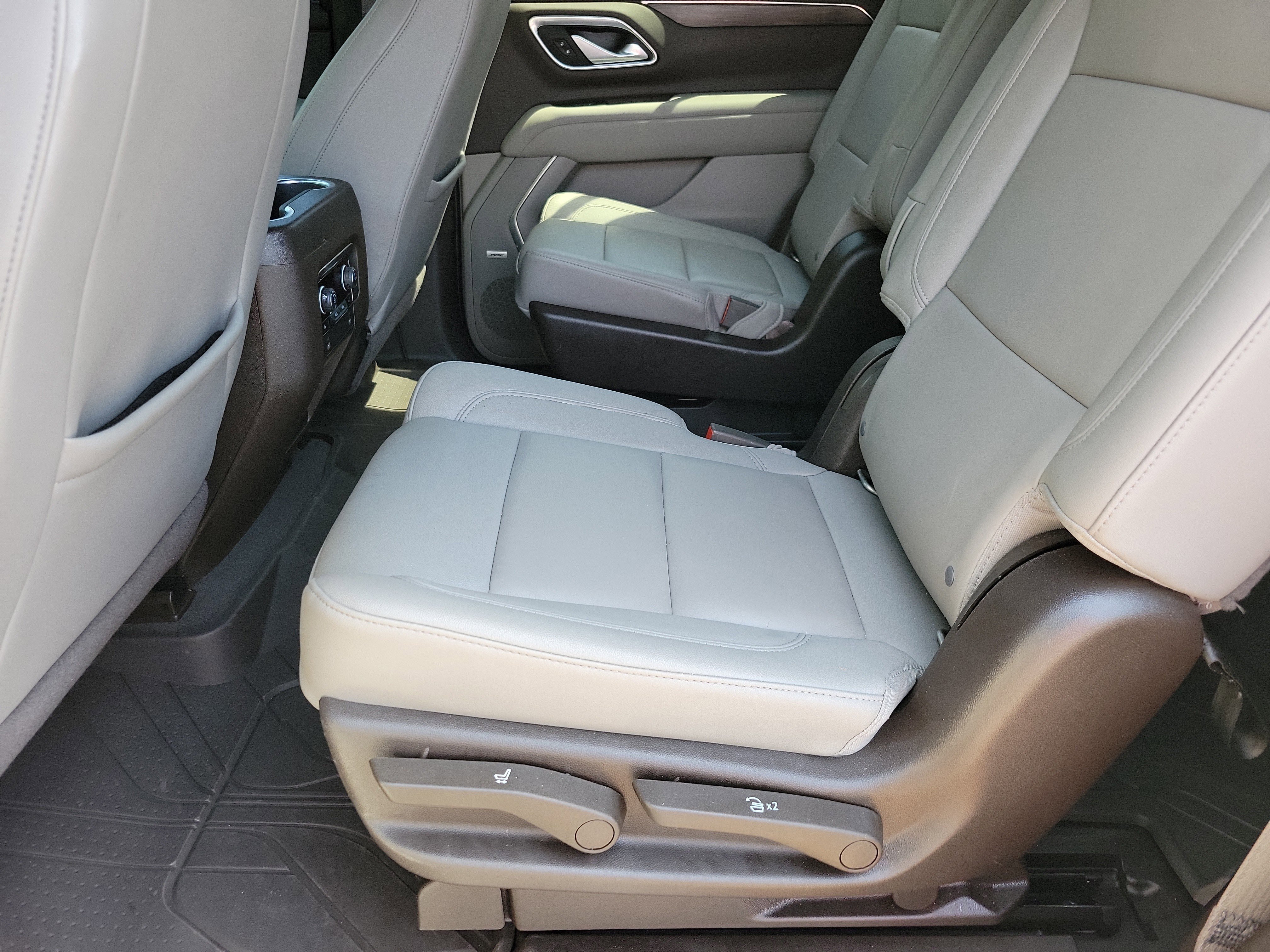 Used 2022 Chevrolet Tahoe Z71 w/ Luxury Package AWD/4WD image 9